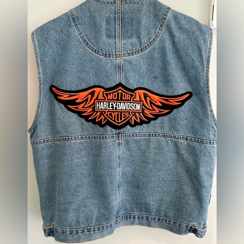 Men’s Denim Biker Vest Harley Davidson Patch and HOG Pins Laconia Motorcycle USA